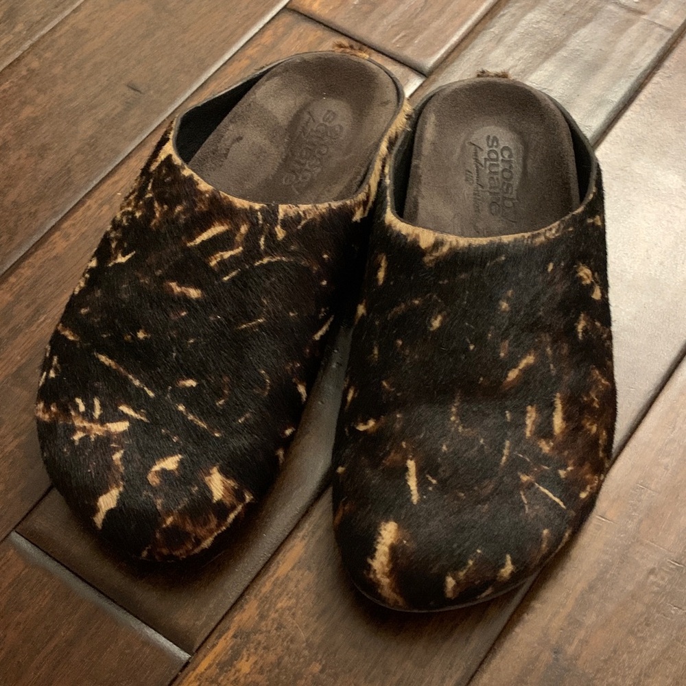 Banana Republic Brown and Tan Mules